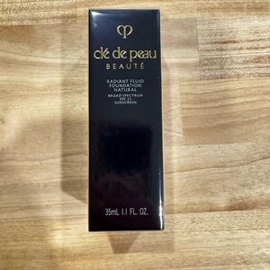 Clé de Peau Beauté Radiant Fluid Foundation - Natural